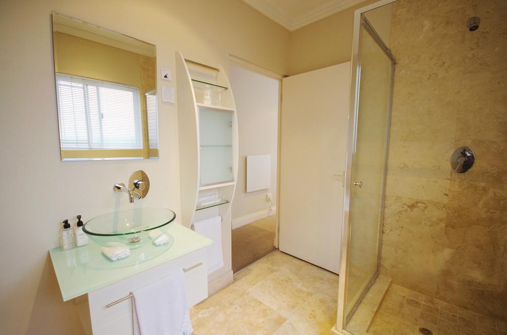 61 On Camps Bay Bed & Breakfast Кейптаун Екстериор снимка