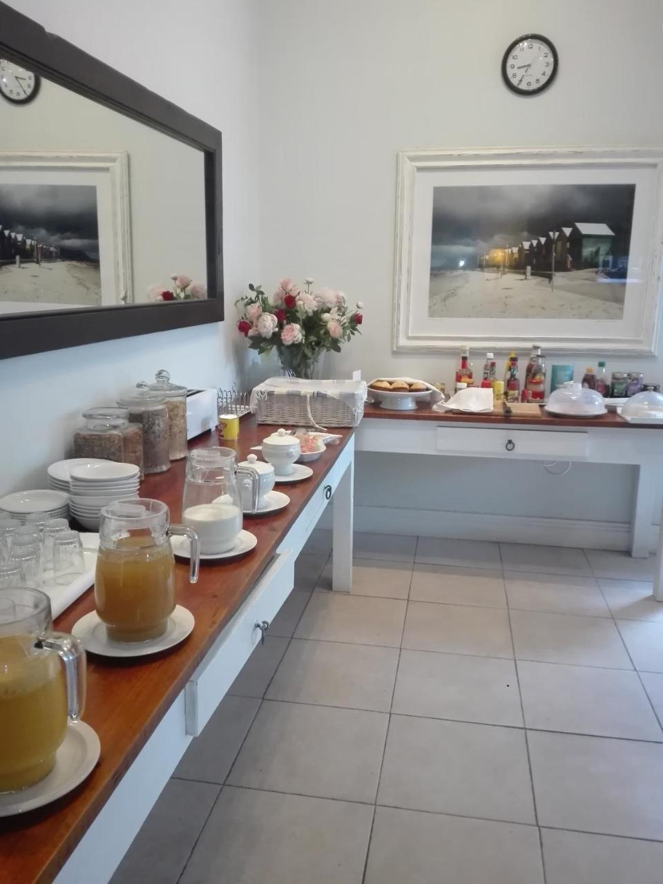 61 On Camps Bay Bed & Breakfast Кейптаун Екстериор снимка